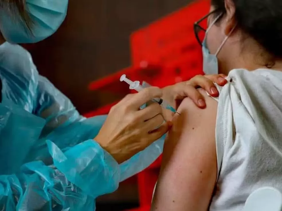 Gripe avança antes do inverno e número de casos quase dobra no Brasil em 2026