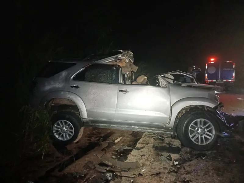 Colisão violenta entre carreta e SW4 deixa três mortos no extremo sul da Bahia