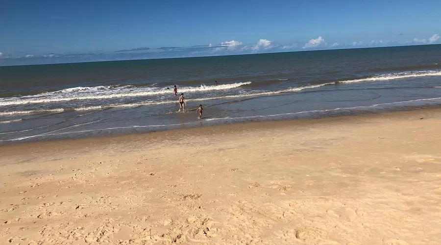 Pescador morre após se afogar em praia turística da Bahia