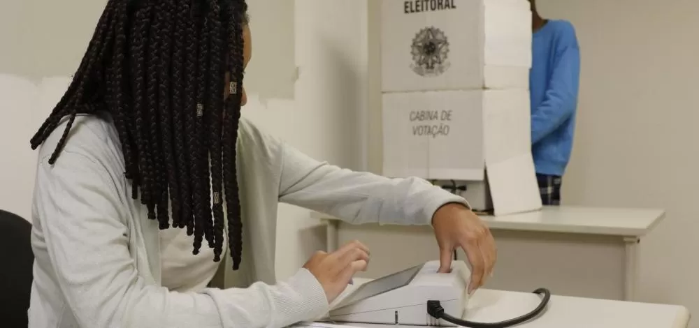 Justiça Eleitoral procura brasileiros para o serviço de mesário